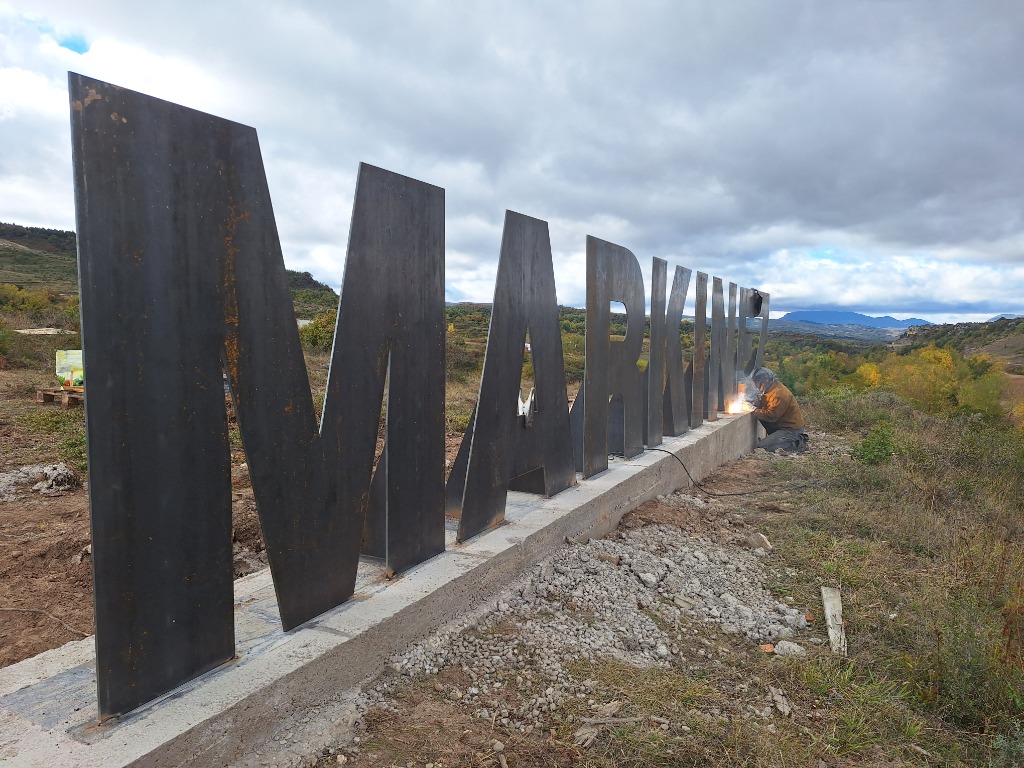Letrero MARKINEZ en Acero Corten